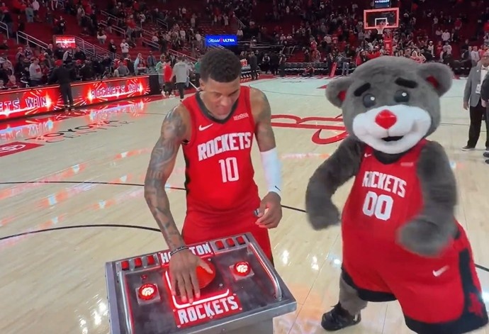 开云体育下载官网-今天终于起飞了！小贾赛后出席主场新仪式 拍下按钮让火箭升空