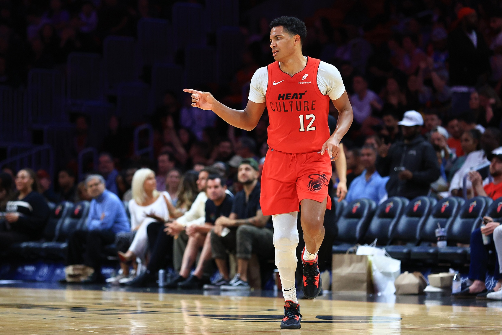 开云平台-哈克斯：德鲁·史密斯表现稳定攻防带来很多贡献 加德纳展现能量